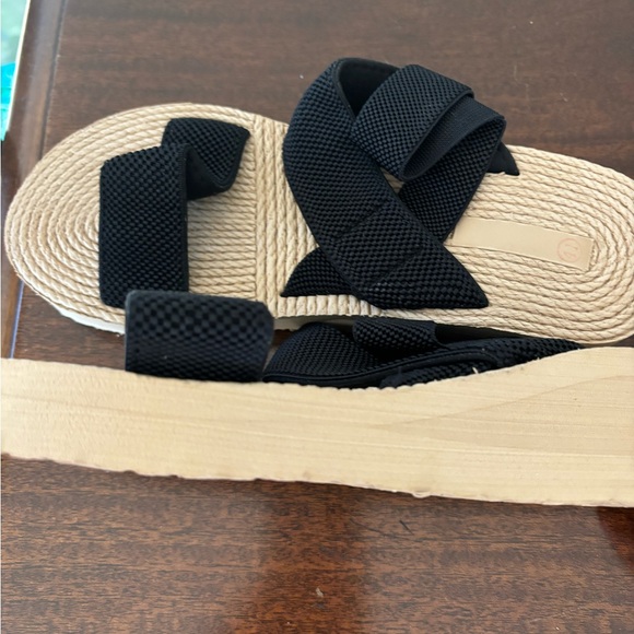 Light weight small wedge straps sandals taupe and black 2 pair size 41/8 - Picture 5 of 6